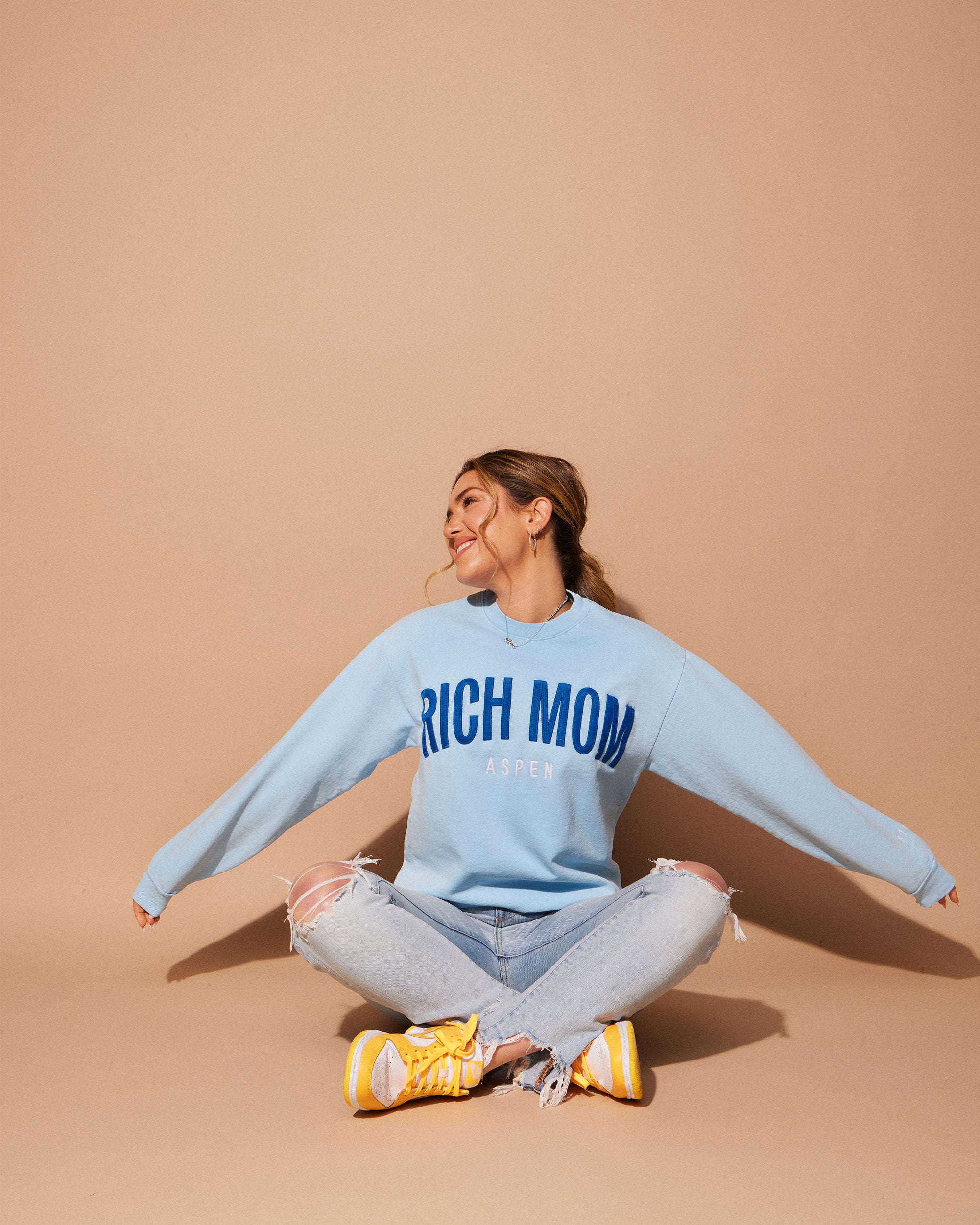 Tinx wears Rich Mom Gear: Aspen