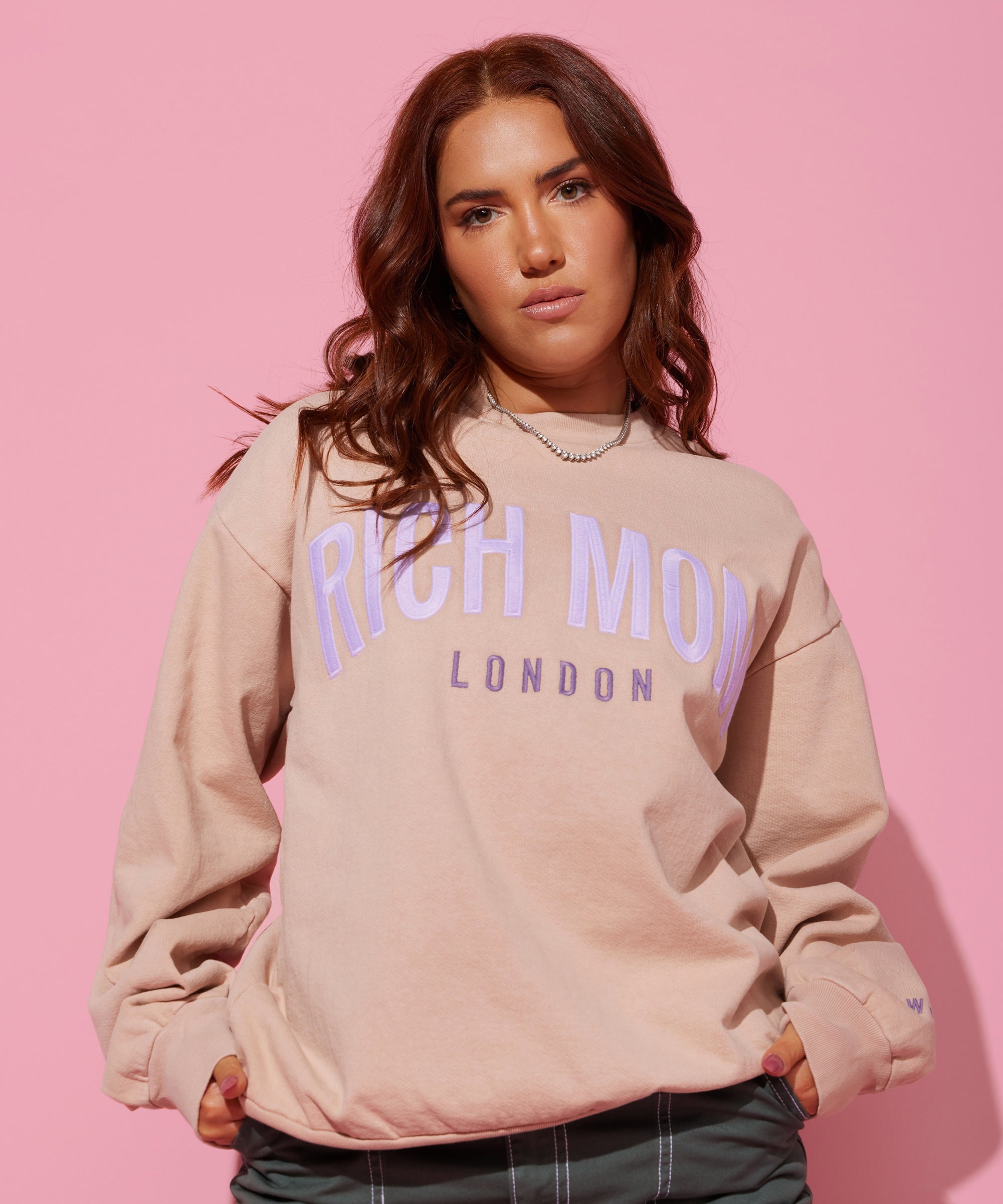 Tinx wears Rich Mom Gear: London