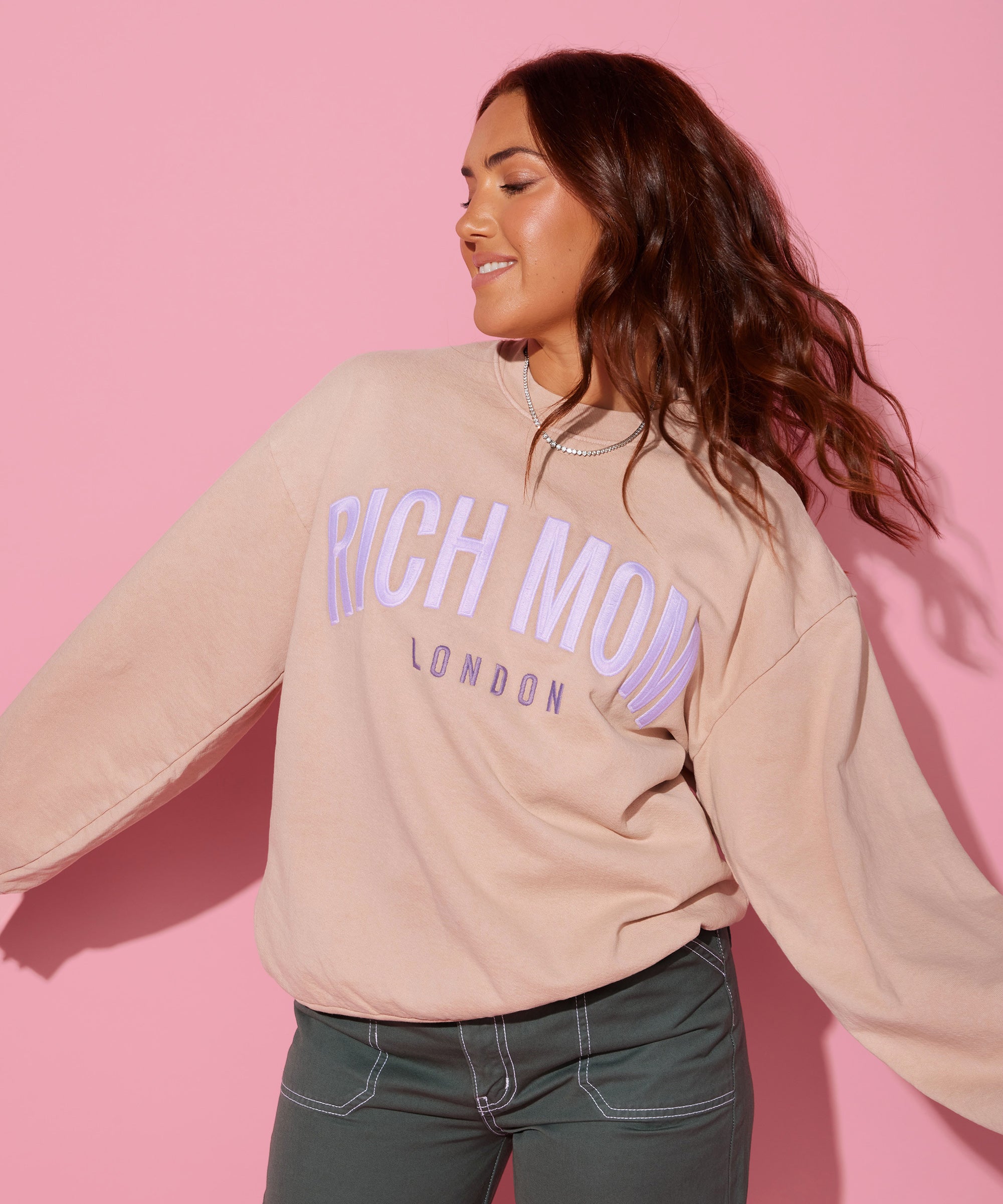 Tinx wears Rich Mom Gear: London