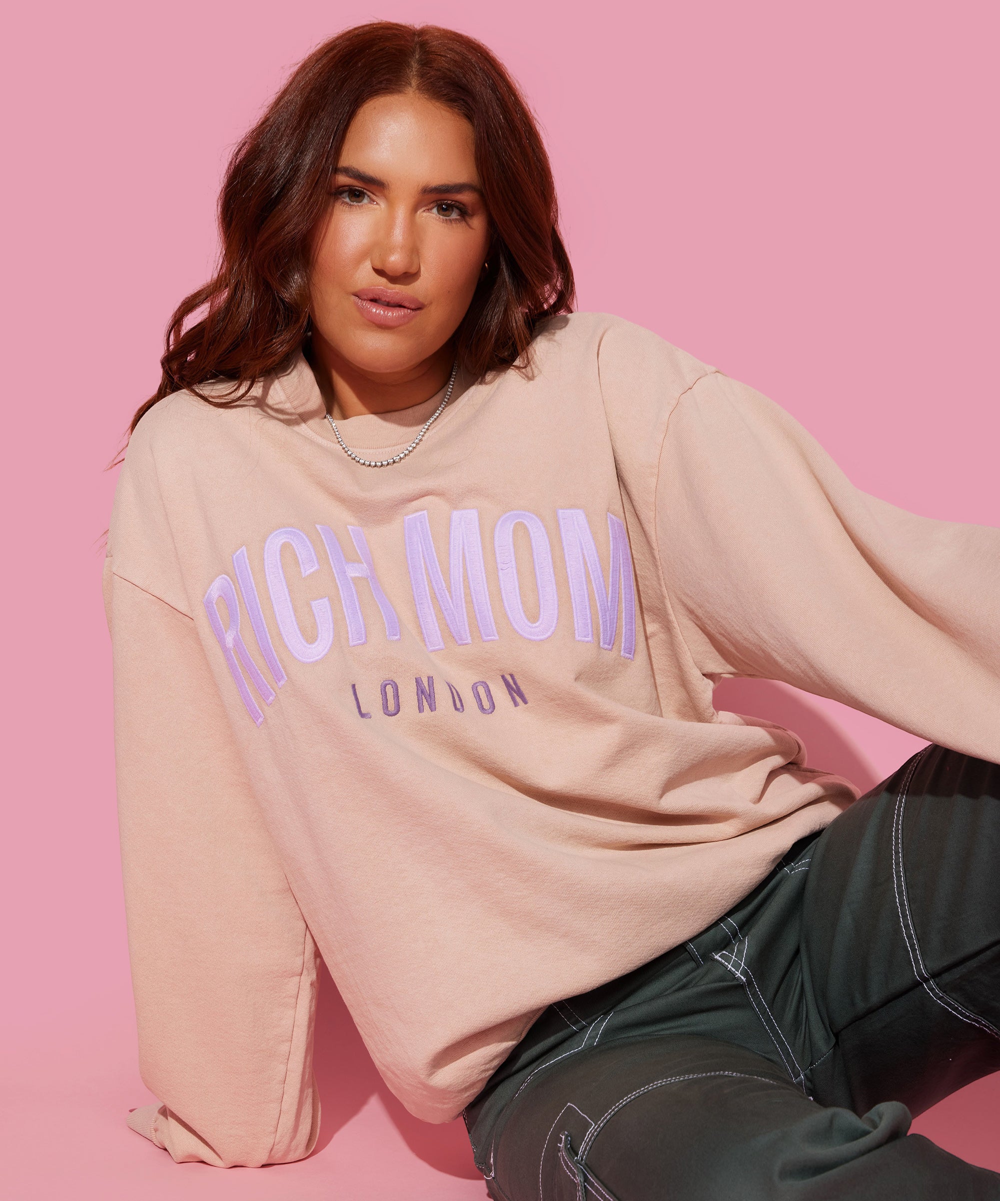 Tinx wears Rich Mom Gear: London