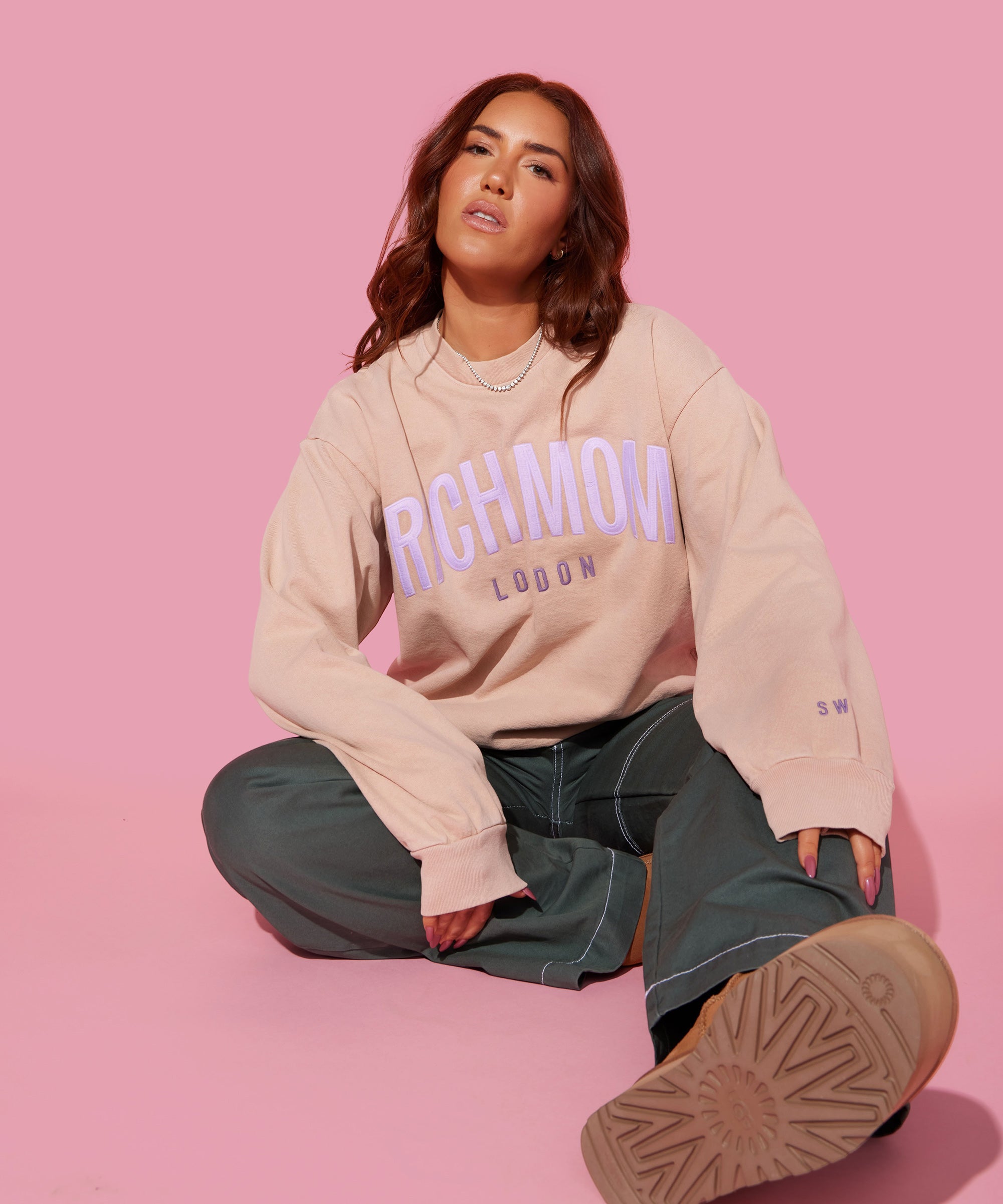 Tinx wears Rich Mom Gear: London